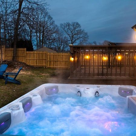 New! Updated Mystic Home W/ Sauna, Hot Tub & Deck Екстериор снимка