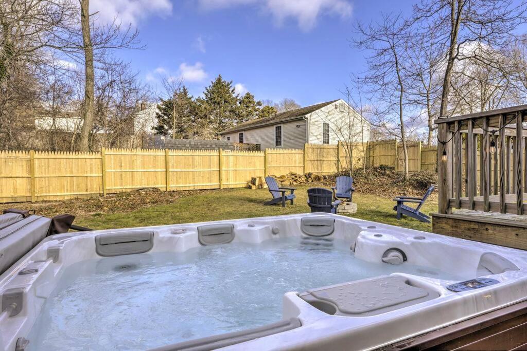 New! Updated Mystic Home W/ Sauna, Hot Tub & Deck Екстериор снимка