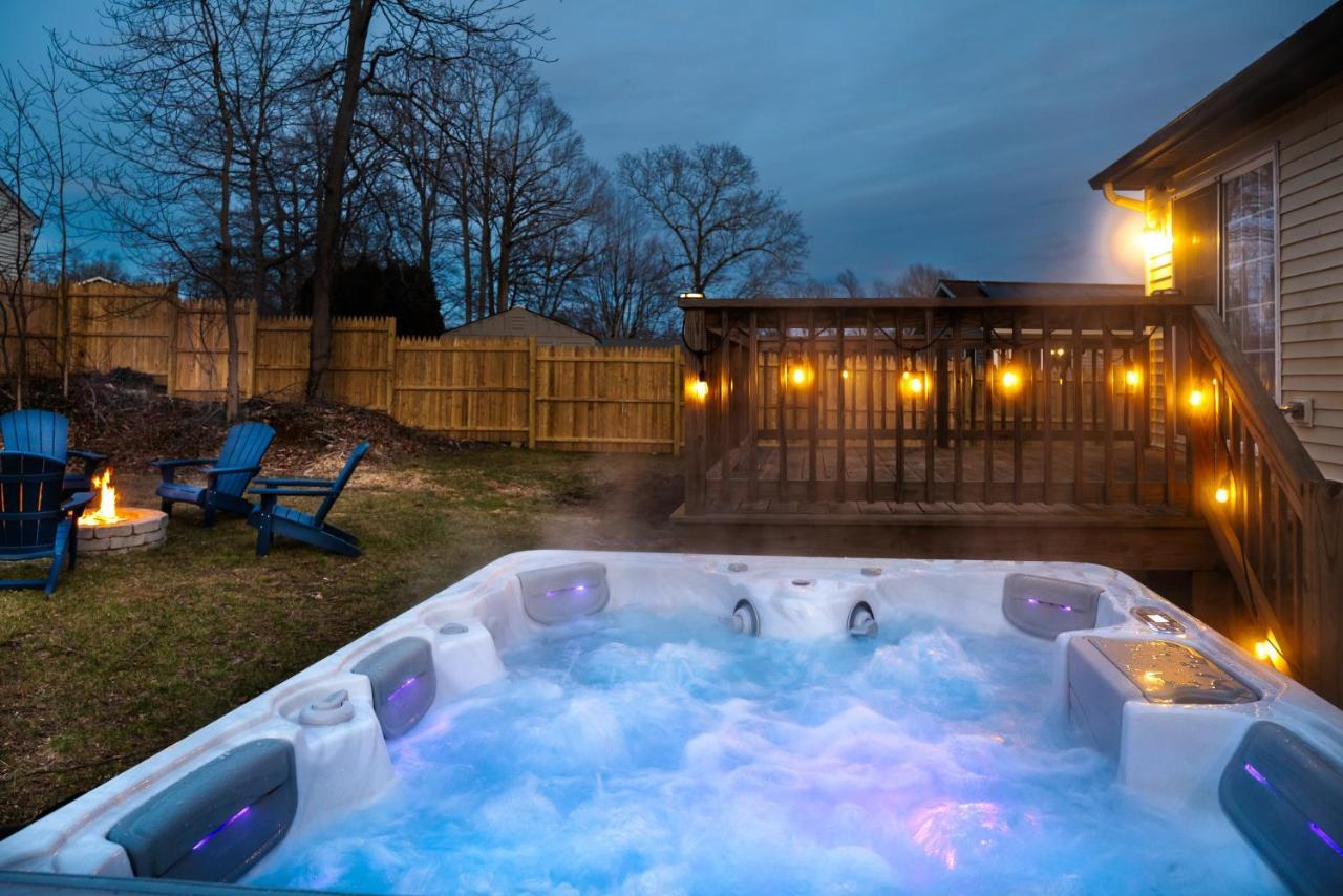 New! Updated Mystic Home W/ Sauna, Hot Tub & Deck Екстериор снимка