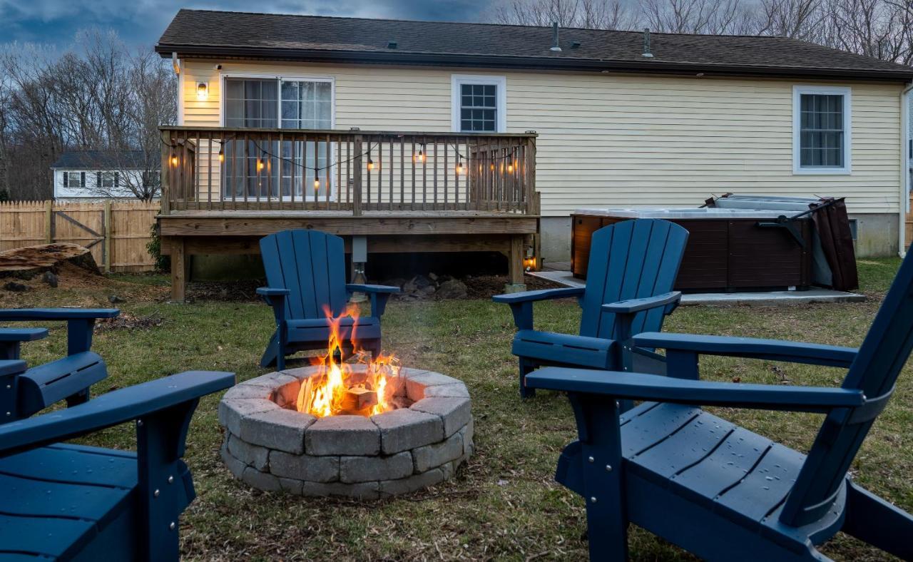 New! Updated Mystic Home W/ Sauna, Hot Tub & Deck Екстериор снимка